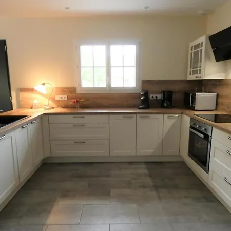 Le Clos Des Pins Léon