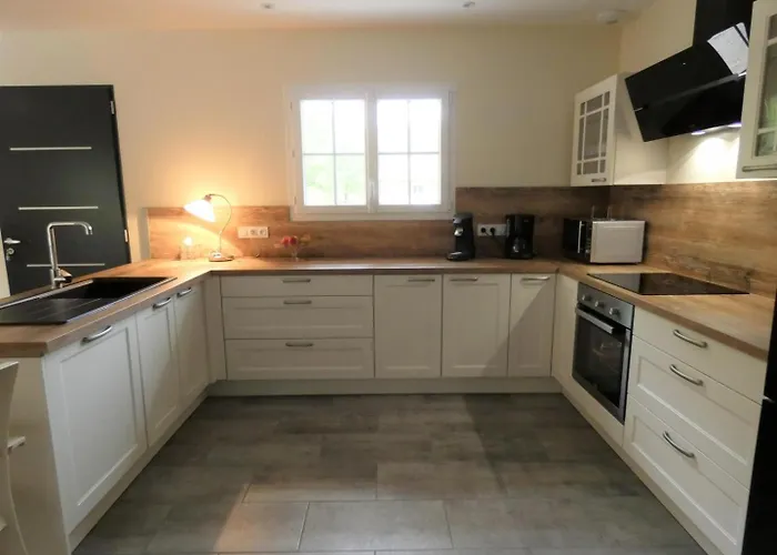 Le Clos Des Pins Léon