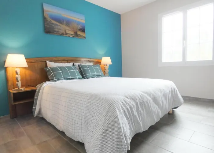 Le Clos Des Pins Léon